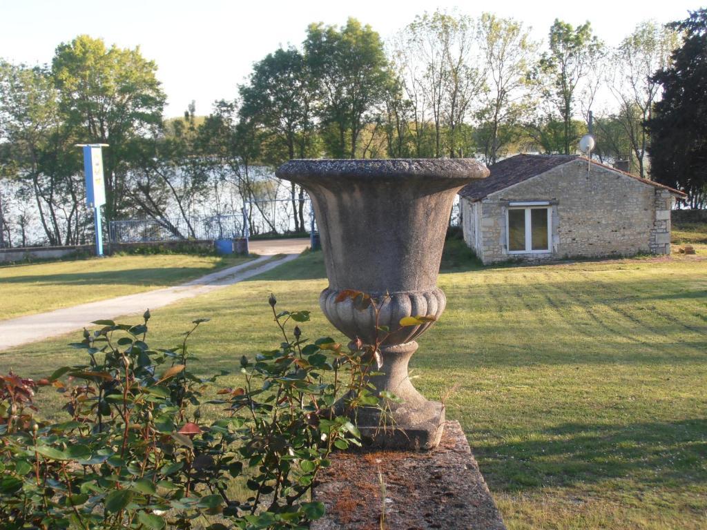 Chateau Sainte Marie Ξενοδοχείο Dompierre-sur-Charente Εξωτερικό φωτογραφία